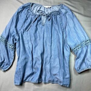 Madisongrey Women’s peasant top with tie, lattice detail on sleeves size large